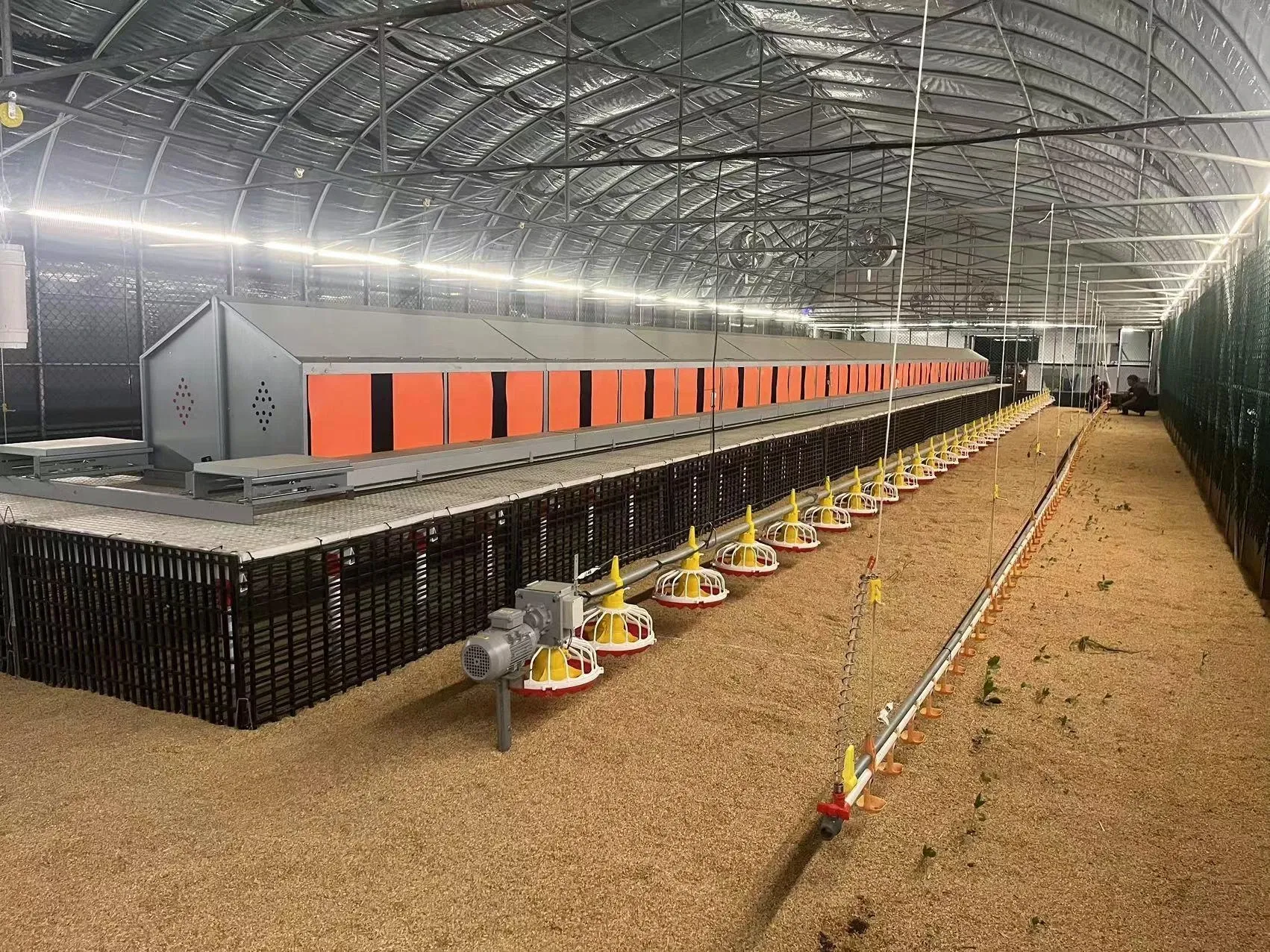 Floor-house nesting and feeding equipment