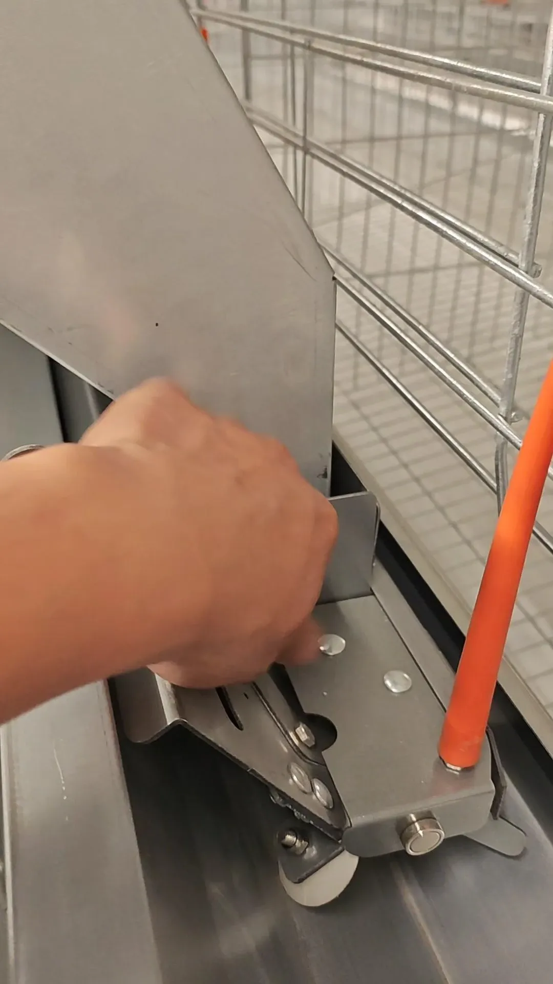 Cage adjustment mechanism detail