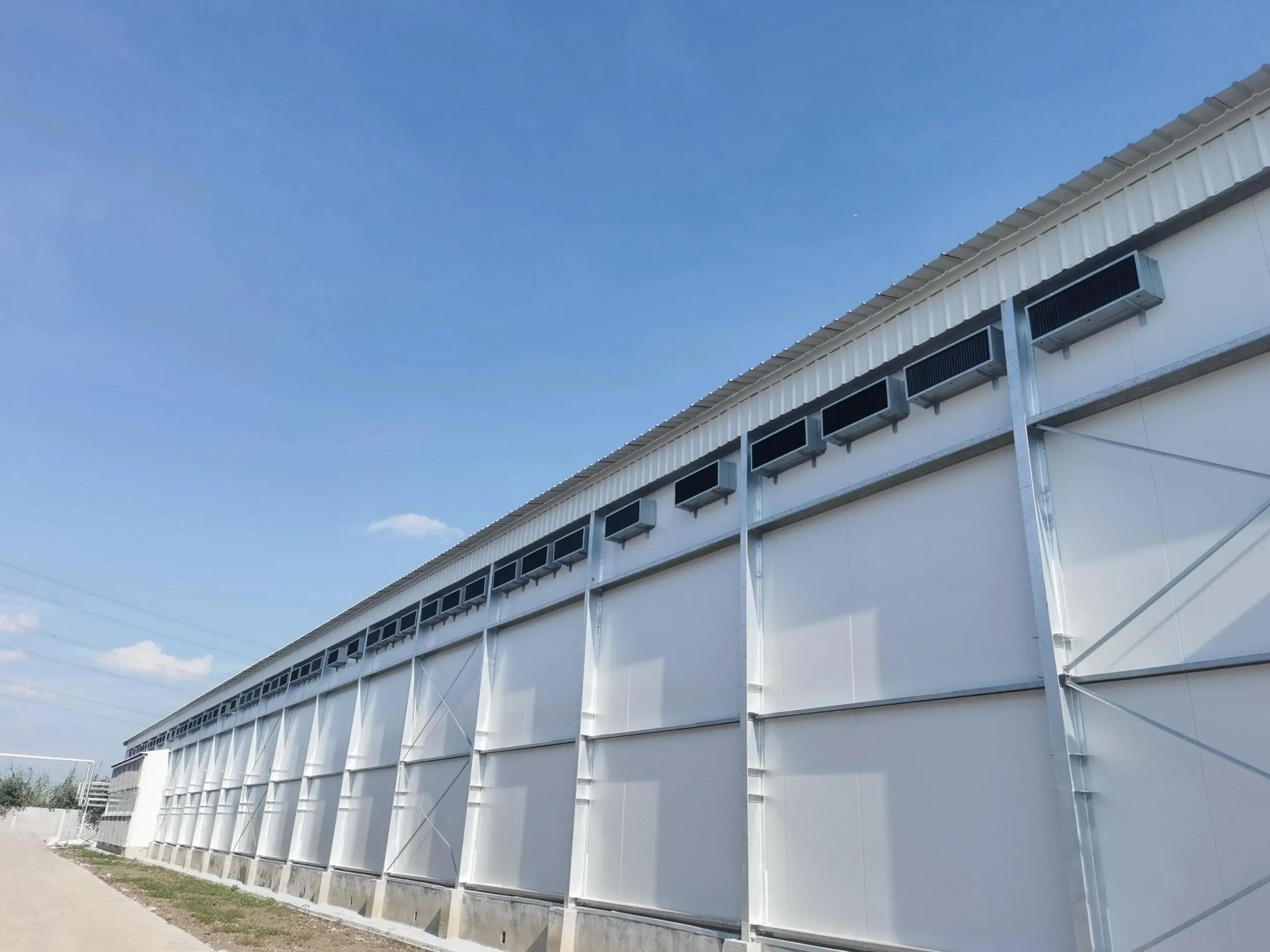 Poultry-house sidewall and air inlets